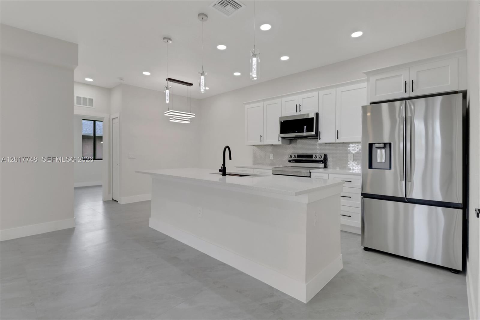 Ver detalles / 2383 sq. ft. $ 2026-05-12 0 foto