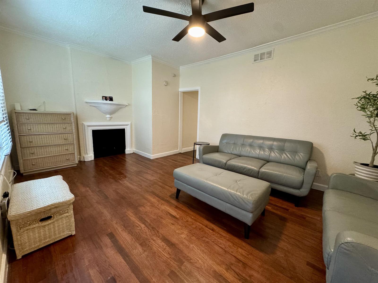 1-6  / 0  sq. ft. $ 2026-06-12 0 Photo