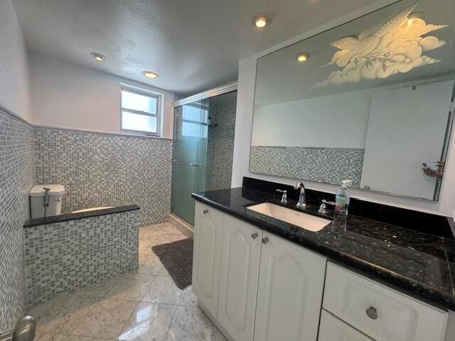 Photo of 2201 Ocean  #1705, Hollywood, Florida, 33019 - 2201 bathroom 1