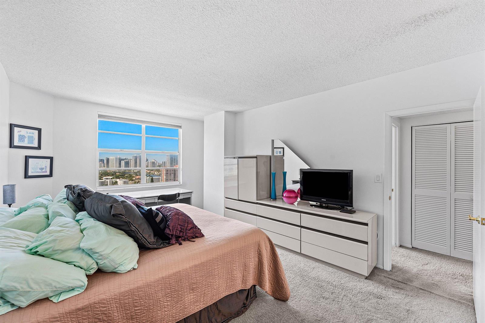 Ver detalles 18q 3 / 1740 sq. ft. $ 2026-06-18 0 foto