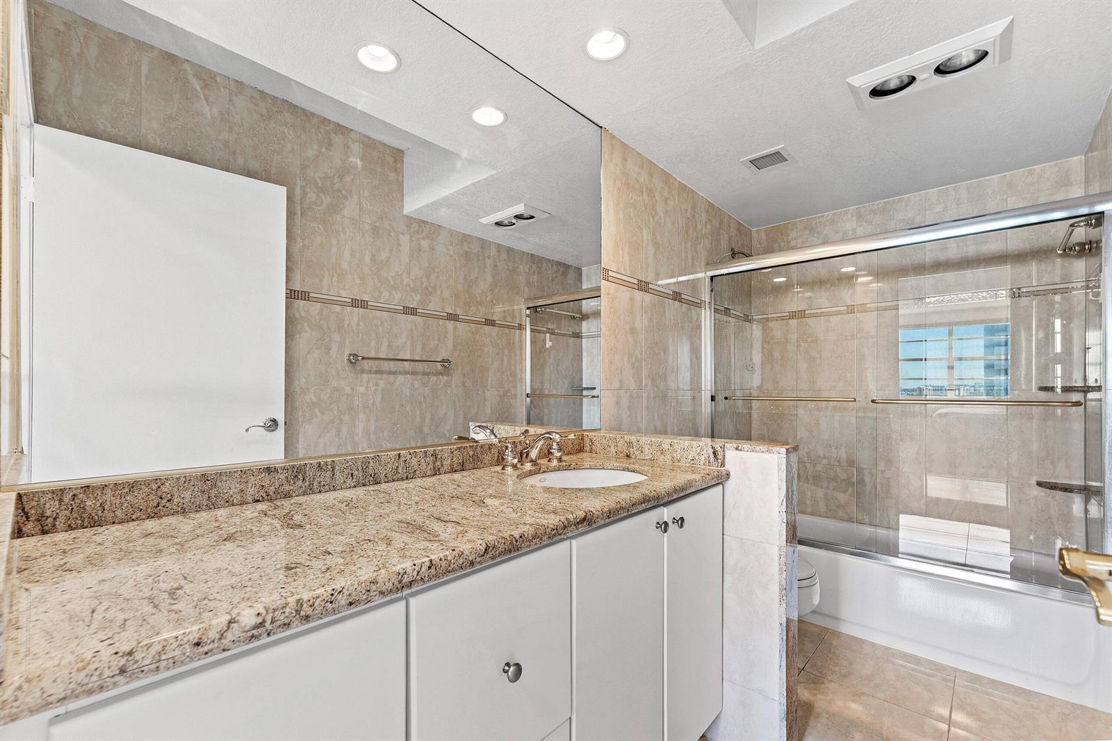 Ver detalles 18q 3 / 1740 sq. ft. $ 2026-06-18 0 foto