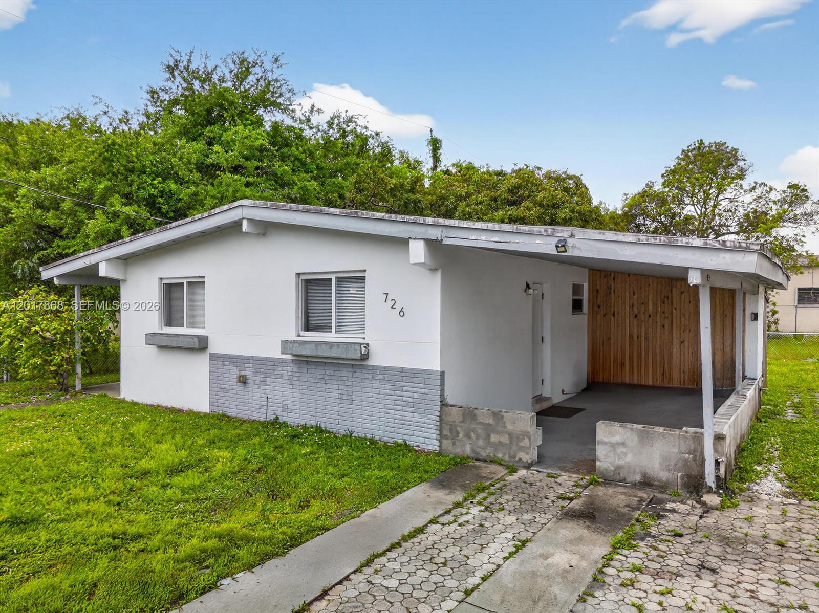 726 3 / 2 864 sq. ft. $ 2026-05-12 0 foto
