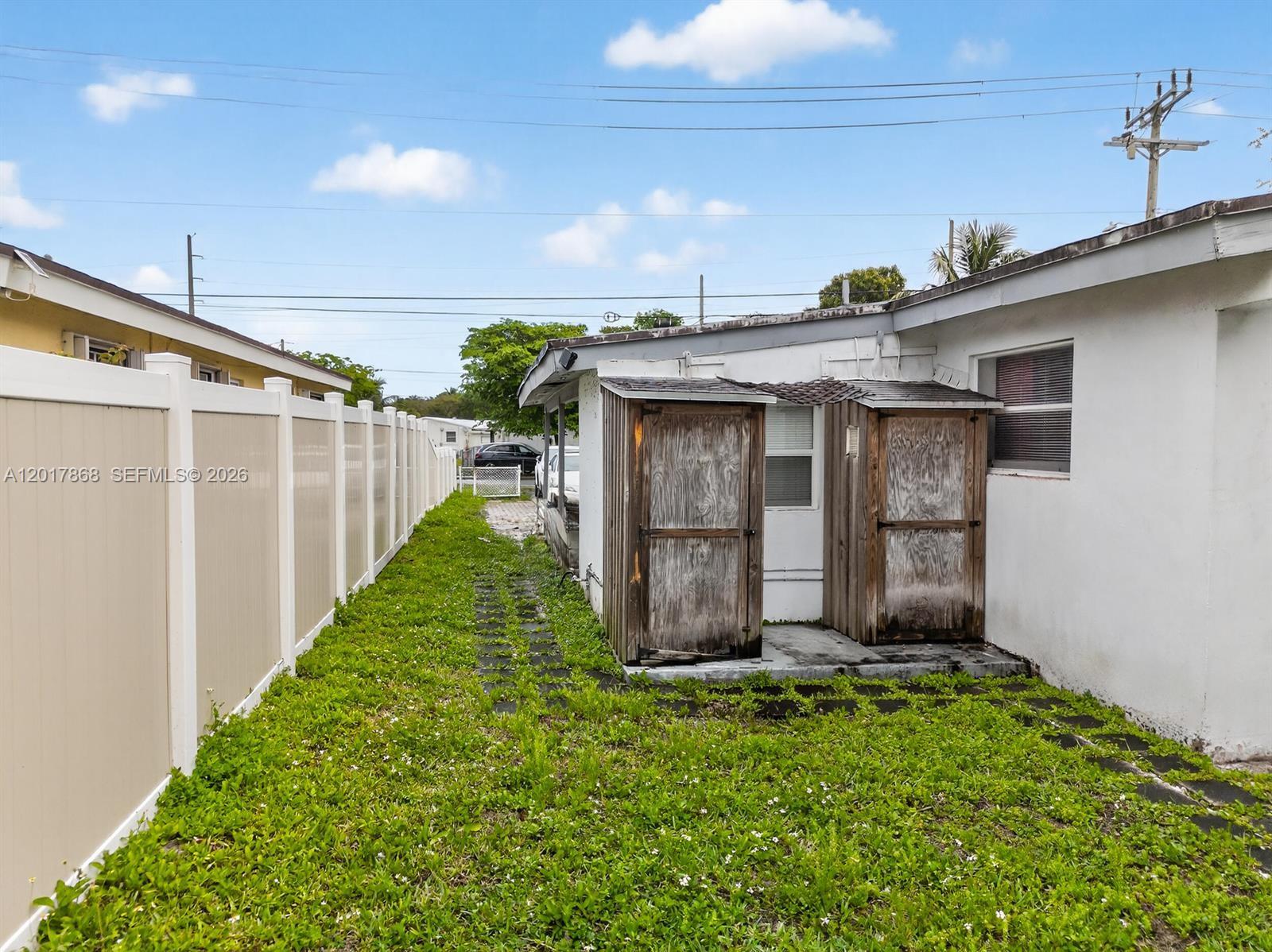 726 3 / 2 864 sq. ft. $ 2026-05-12 0 foto