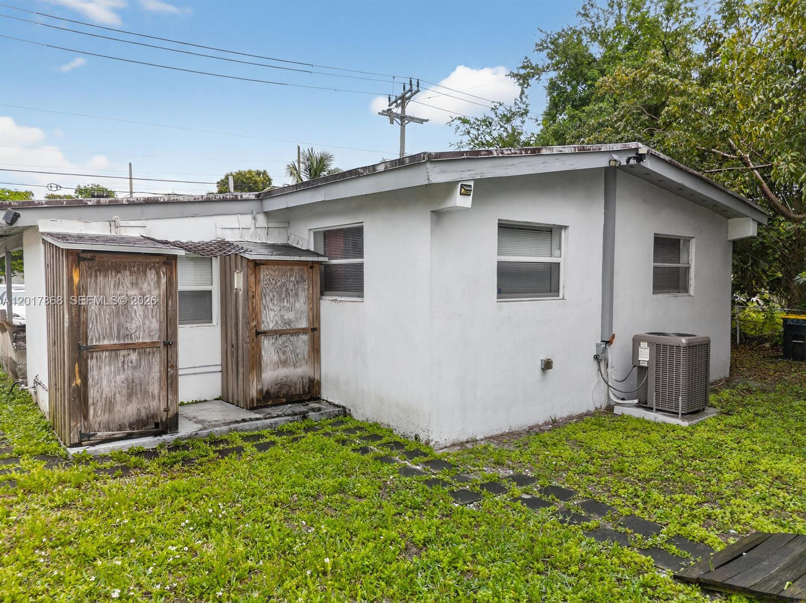 726 3 / 2 864 sq. ft. $ 2026-05-12 0 foto