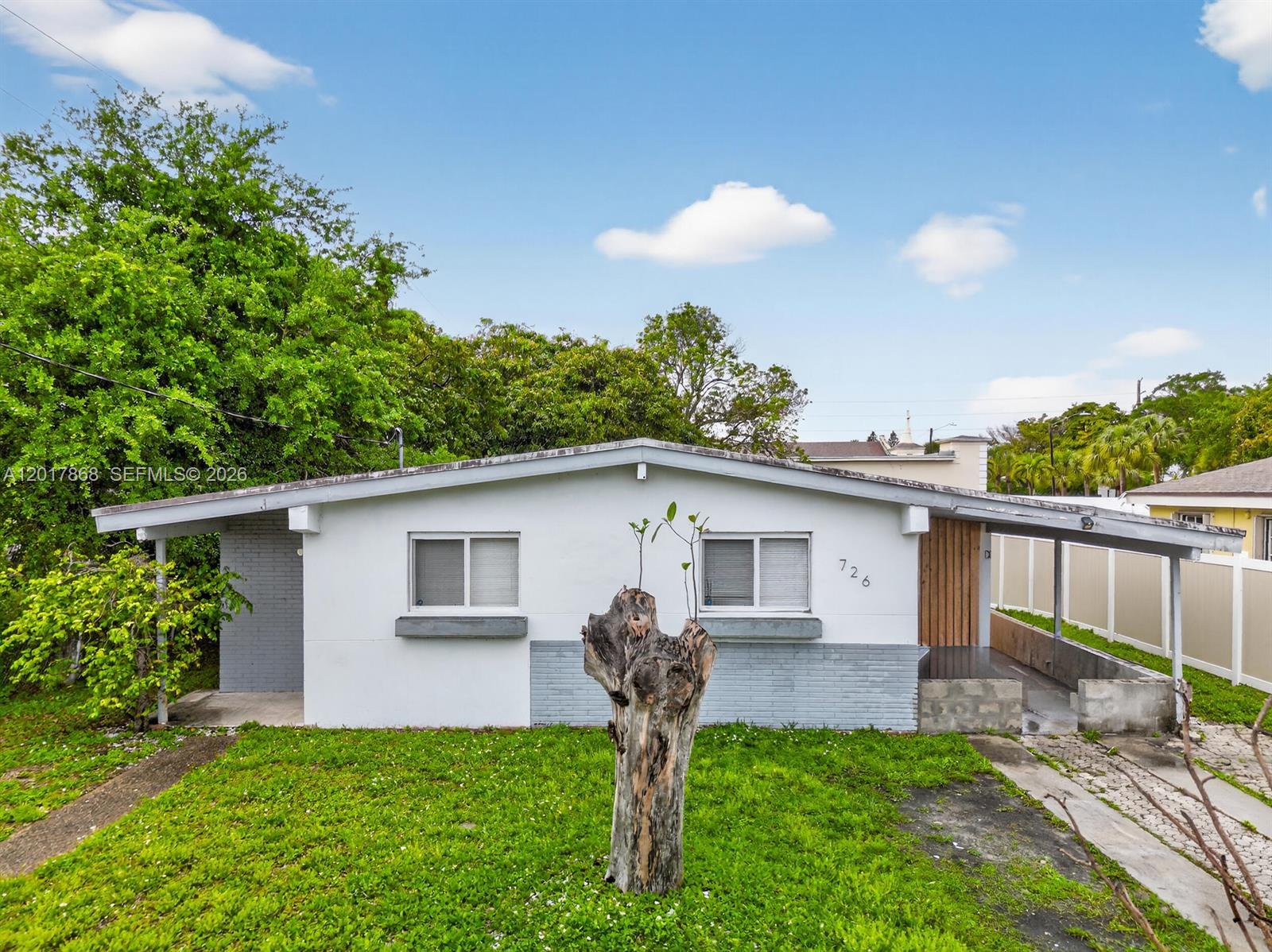 726 3 / 2 864 sq. ft. $ 2026-05-12 0 foto