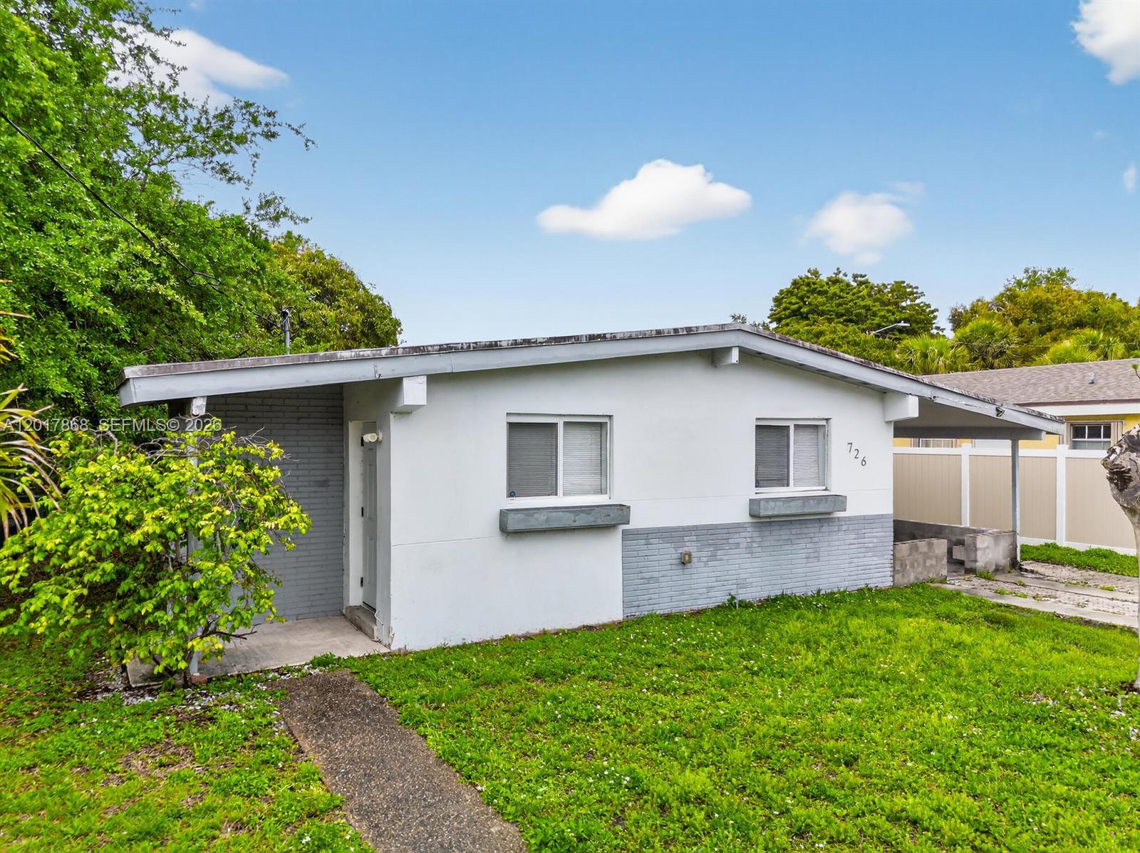 726 3 / 2 864 sq. ft. $ 2026-05-12 0 foto