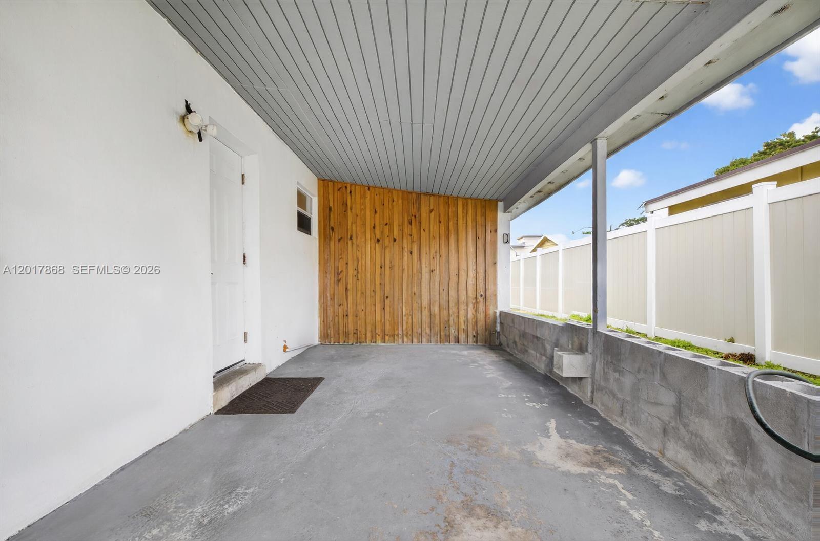 726 3 / 2 864 sq. ft. $ 2026-05-12 0 foto