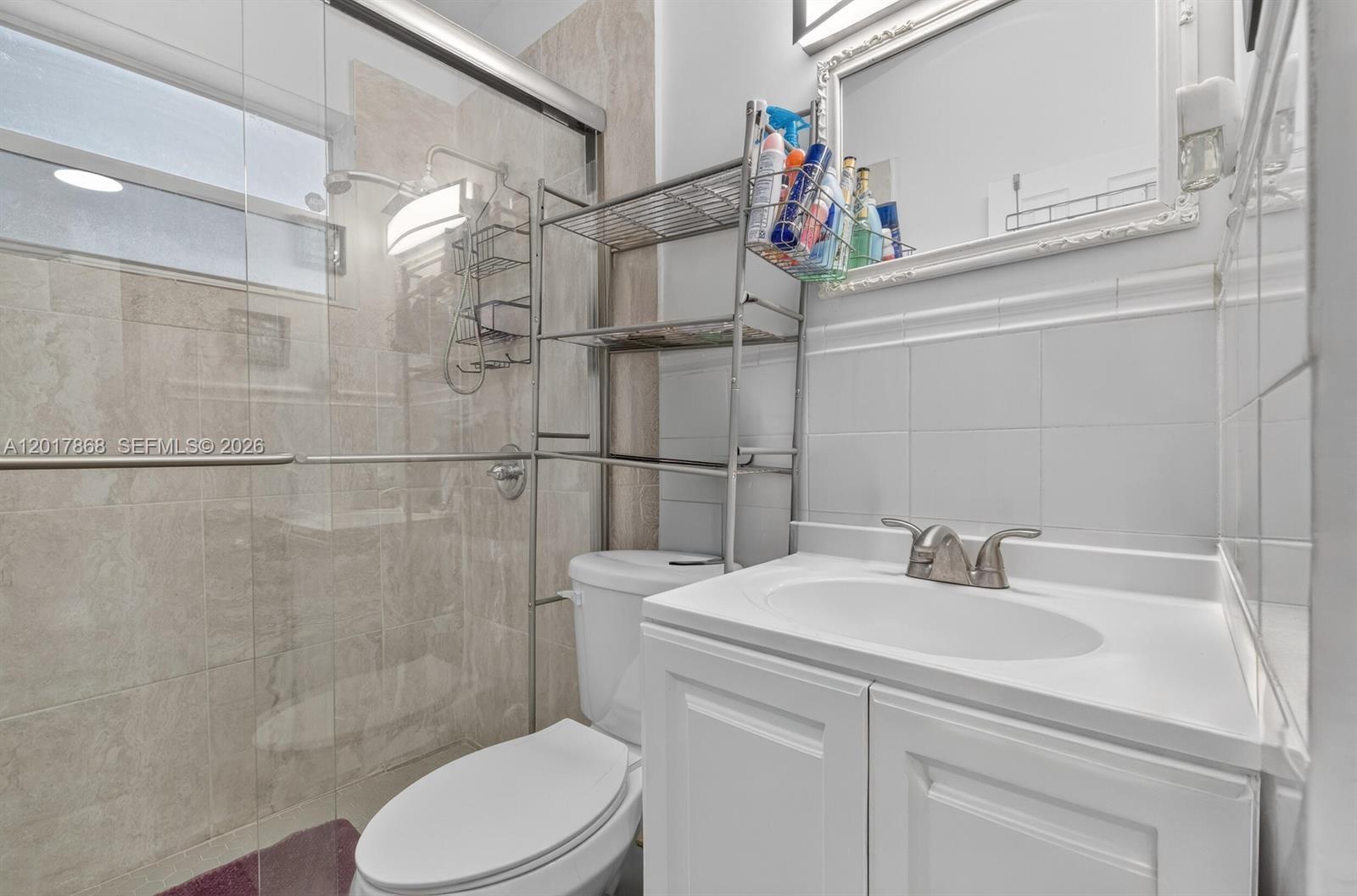 726 3 / 2 864 sq. ft. $ 2026-05-12 0 foto