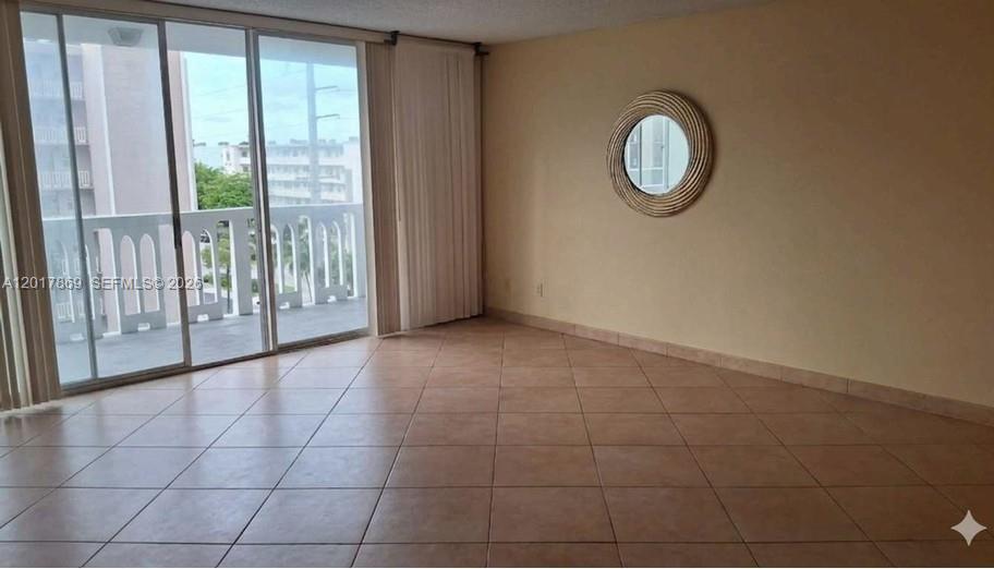 Photo of 401 14th Ave  #507, Hallandale Beach, Florida, 33009 - Living Room