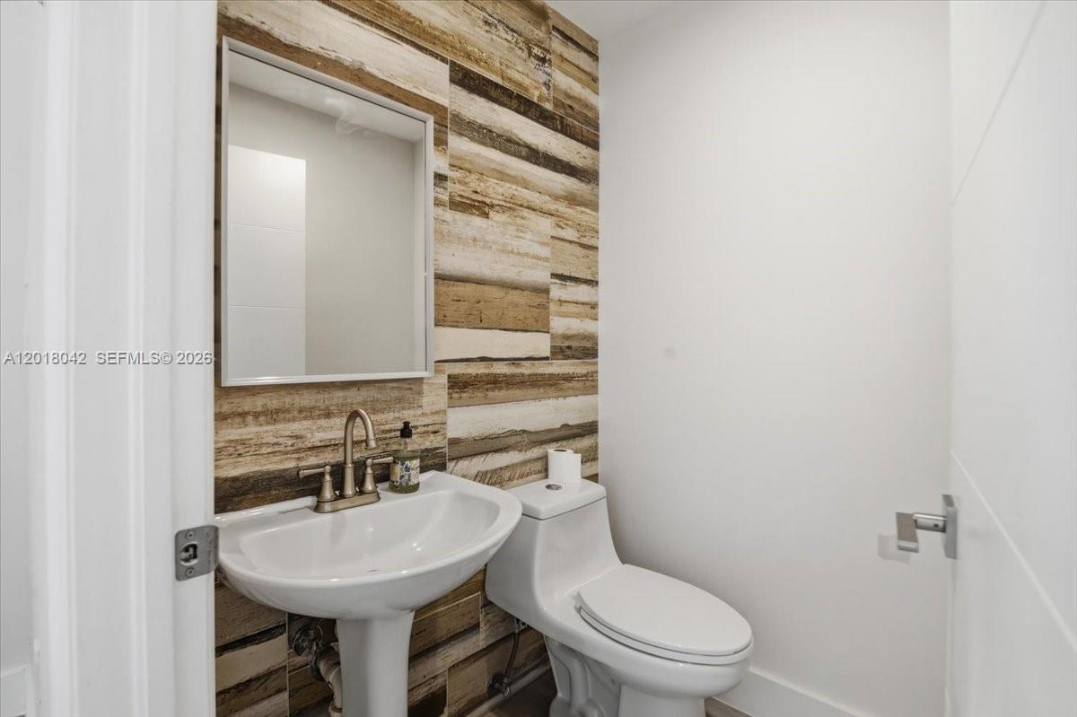 Photo of 1135 Oysterwood St (1135), Hollywood, Florida, 33019 -