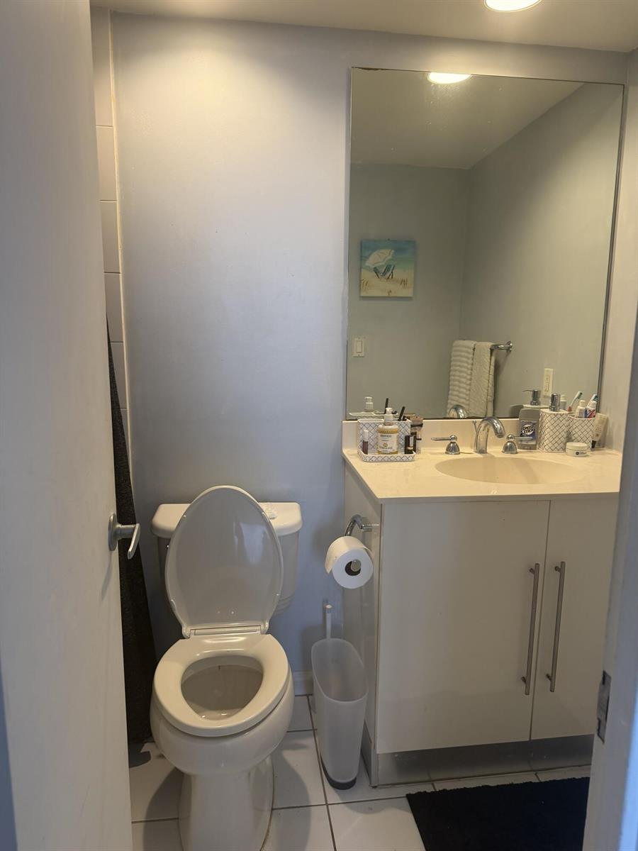 Photo of 3001 Ocean #203, Hollywood, Florida, 33019 - IMG_4824