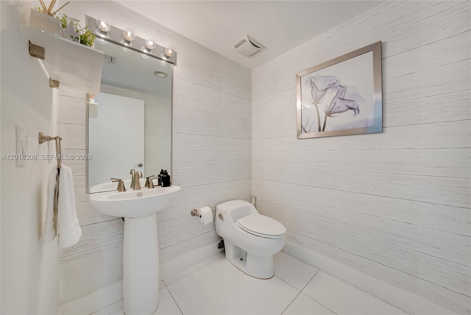 Photo of 3301 183rd St #2007, Aventura, Florida, 33160 - Powder room