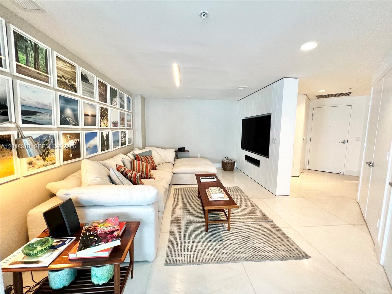 Photo of 17111 Biscayne Blvd #1102, North Miami Beach, Florida, 33160 -