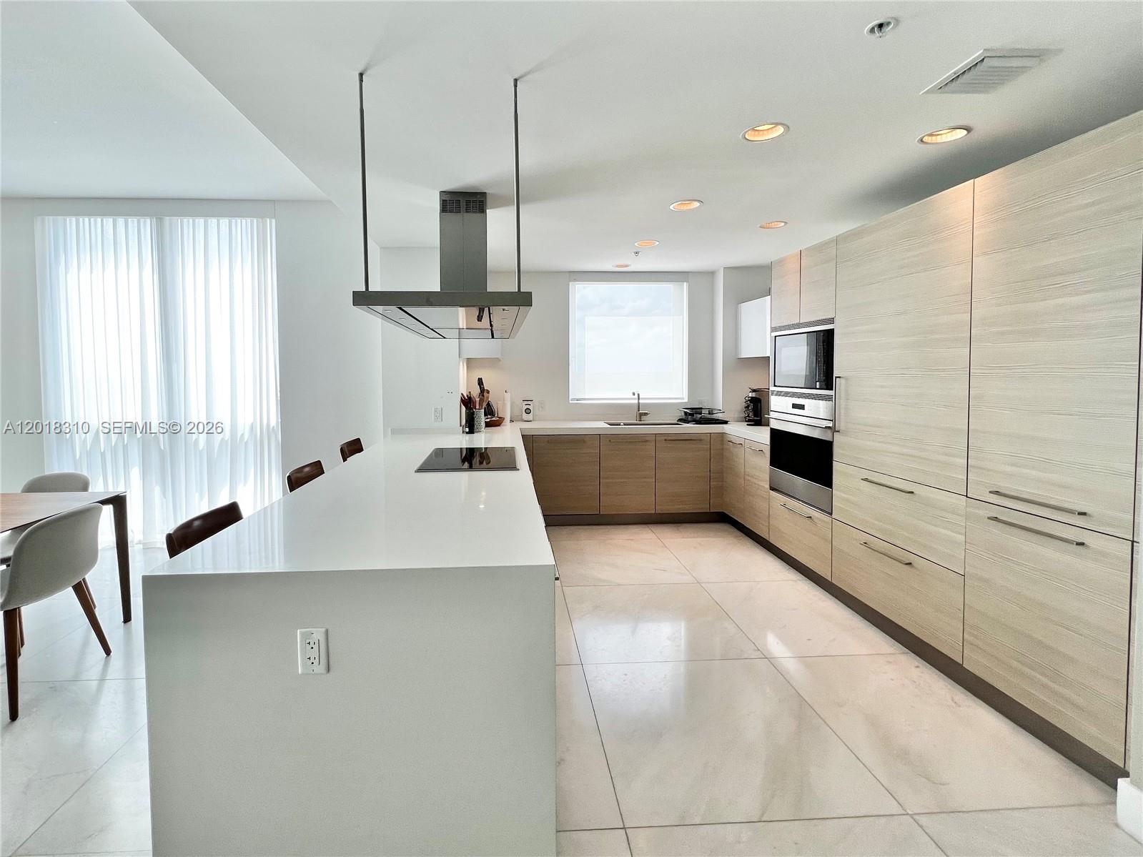 Photo of 17111 Biscayne Blvd #1102, North Miami Beach, Florida, 33160 -
