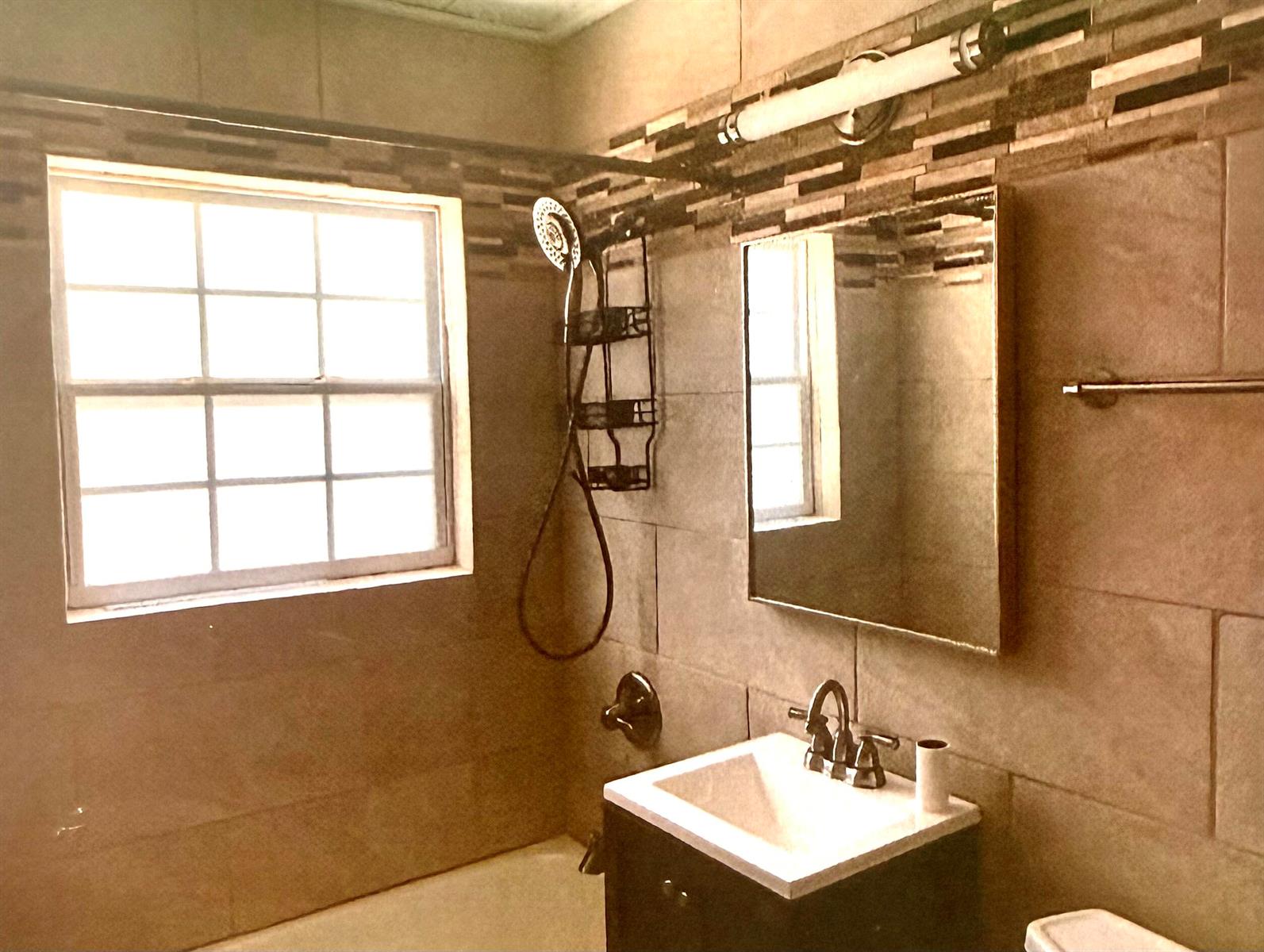 Ver detalles Unit A & Unit B / 0 1607 sq. ft. $ 2026-06-21 0 foto