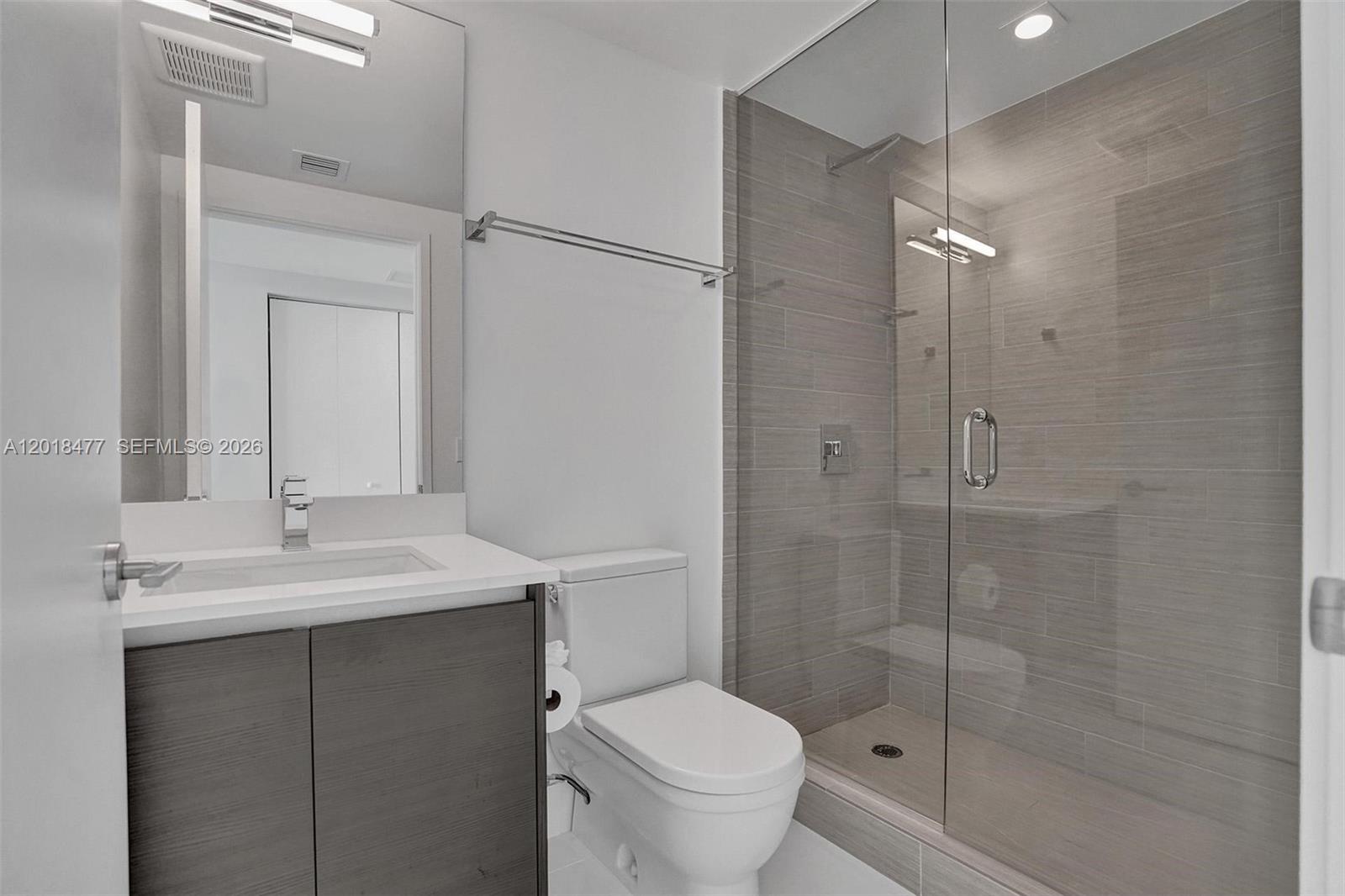 See details 5-2207 3 / 4 1892 sq. ft. $ 2026-05-13 0 Photo