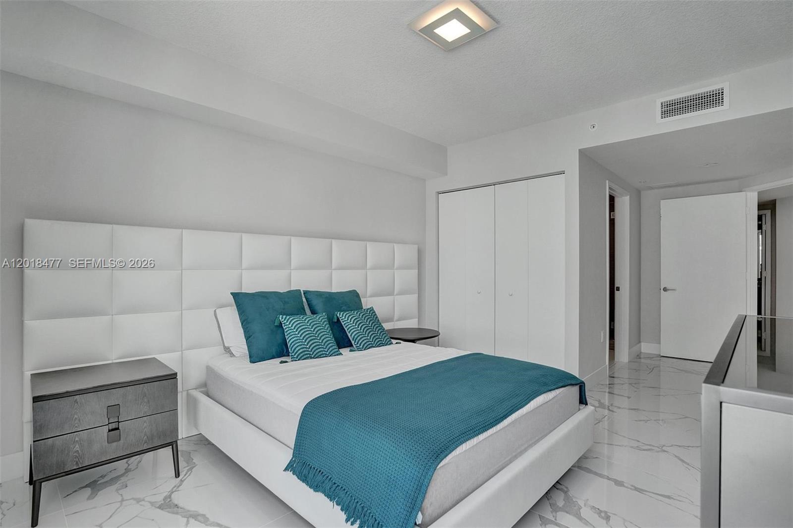 See details 5-2207 3 / 4 1892 sq. ft. $ 2026-05-13 0 Photo