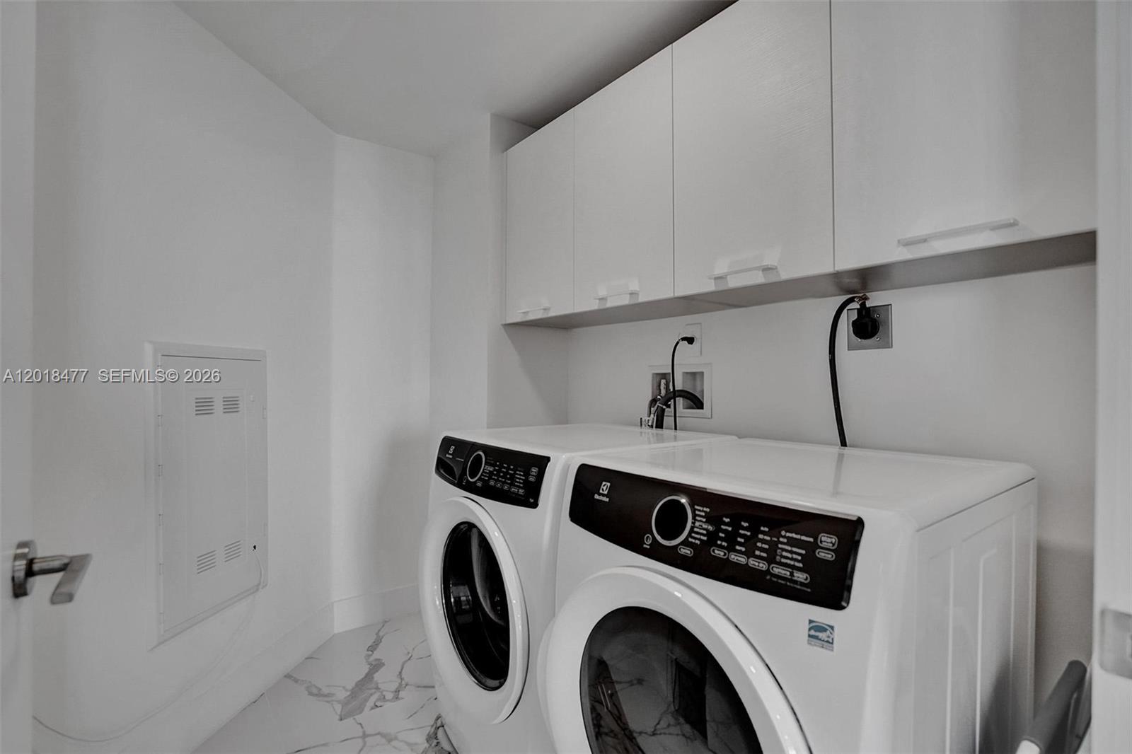 See details 5-2207 3 / 4 1892 sq. ft. $ 2026-05-13 0 Photo