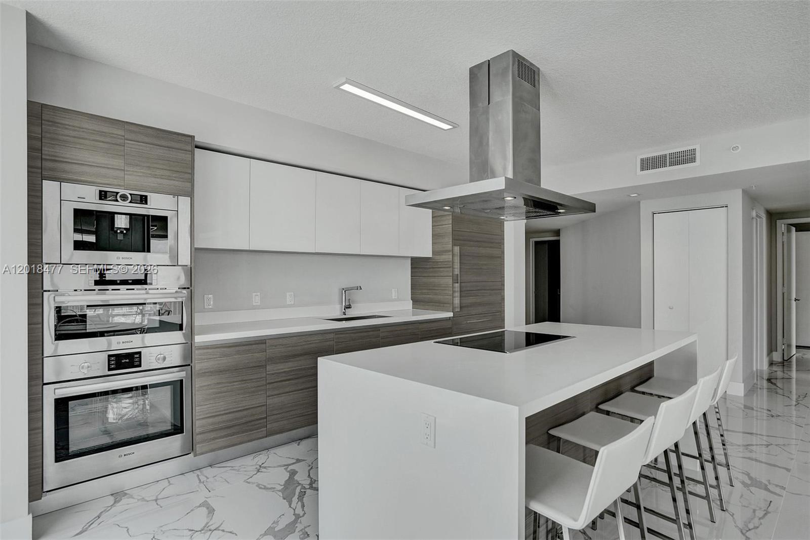 See details 5-2207 3 / 4 1892 sq. ft. $ 2026-05-13 0 Photo