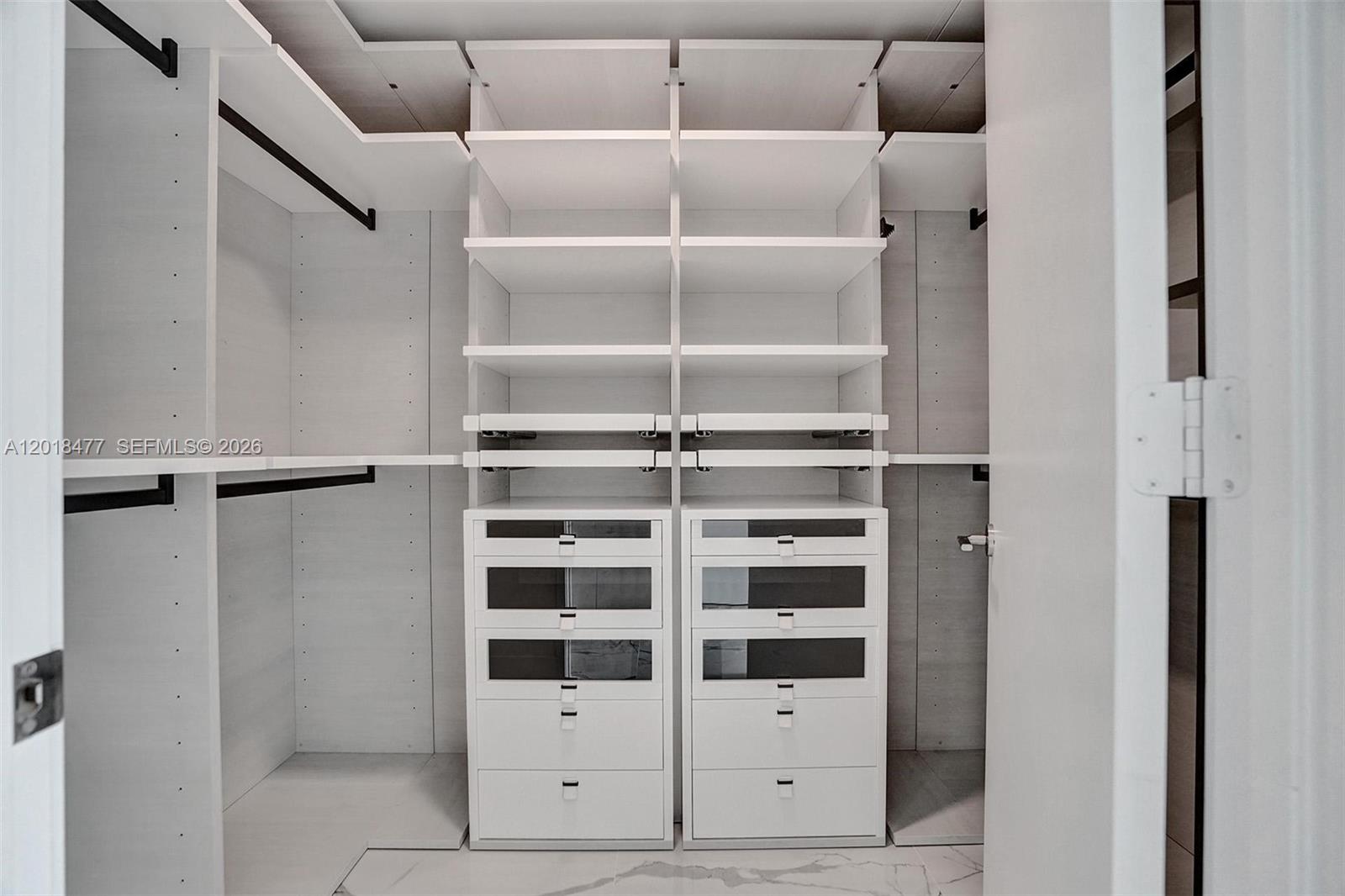 See details 5-2207 3 / 4 1892 sq. ft. $ 2026-05-13 0 Photo
