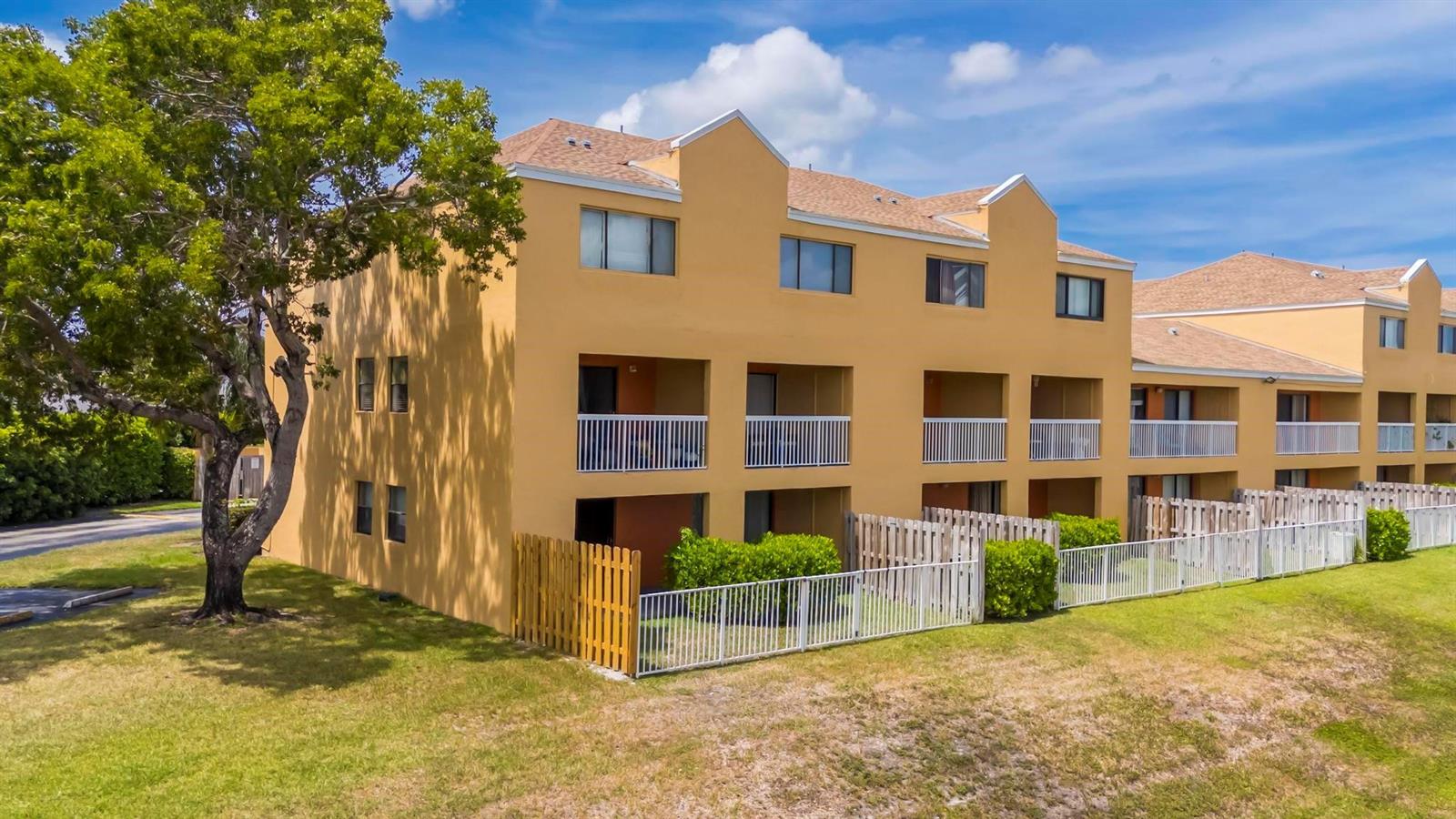 Ver detalles E96-98 / 0 2064 sq. ft. $ 2026-06-21 0 foto