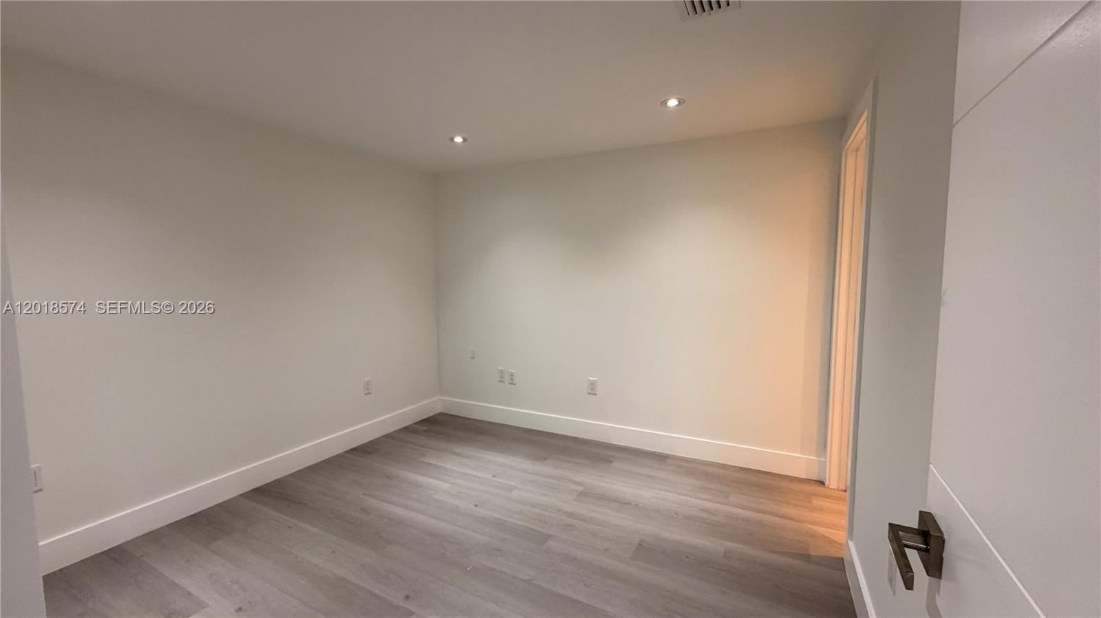 See details 1 / sq. ft. $ 2026-05-13 0 Photo