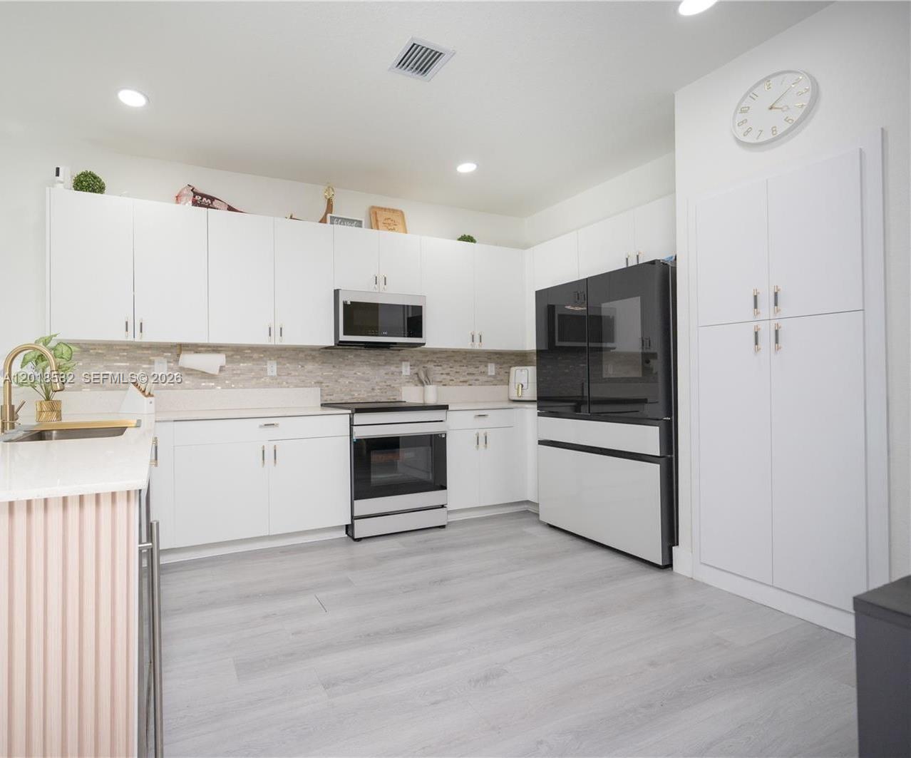 Ver detalles 28510 4 / 3 1827 sq. ft. $ 2026-05-13 0 foto