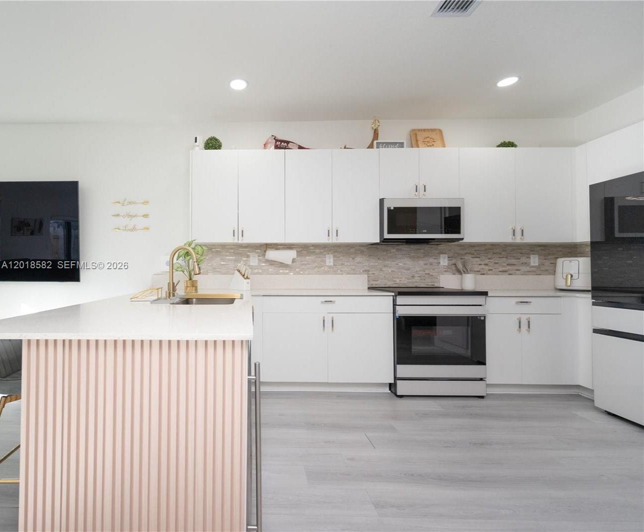 Ver detalles 28510 4 / 3 1827 sq. ft. $ 2026-05-13 0 foto
