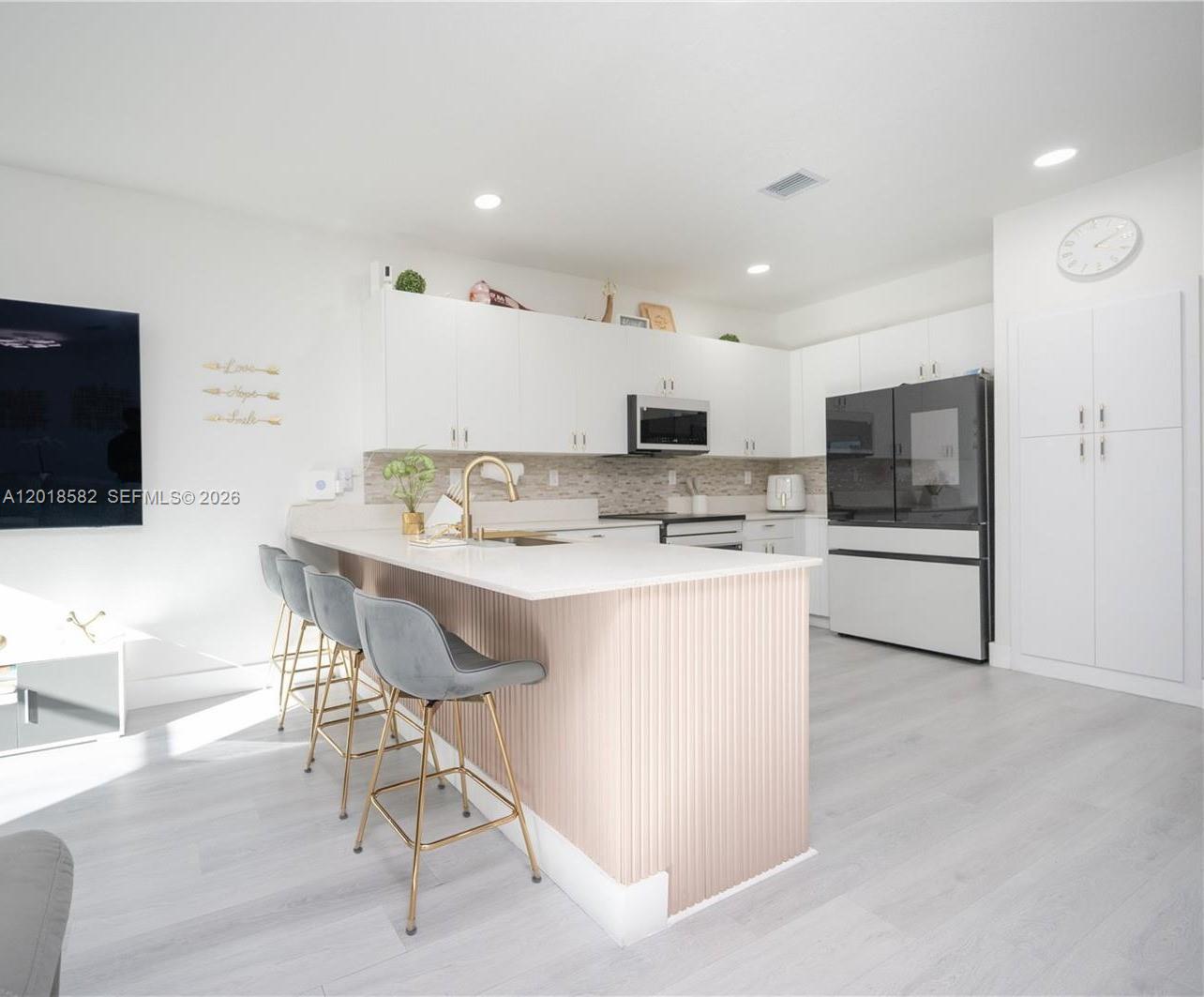 Ver detalles 28510 4 / 3 1827 sq. ft. $ 2026-05-13 0 foto