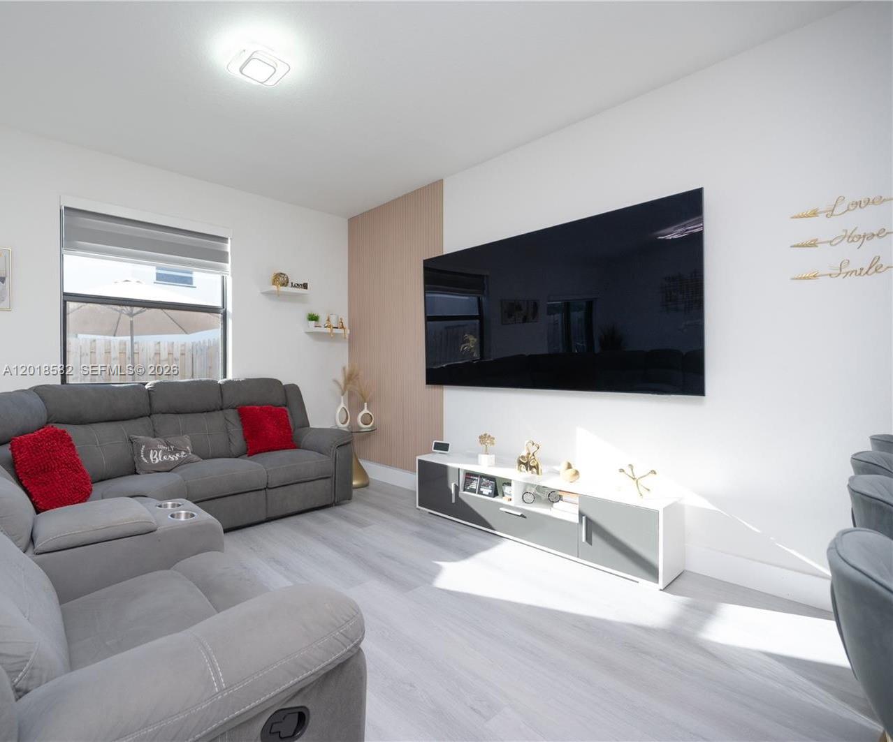 Ver detalles 28510 4 / 3 1827 sq. ft. $ 2026-05-13 0 foto