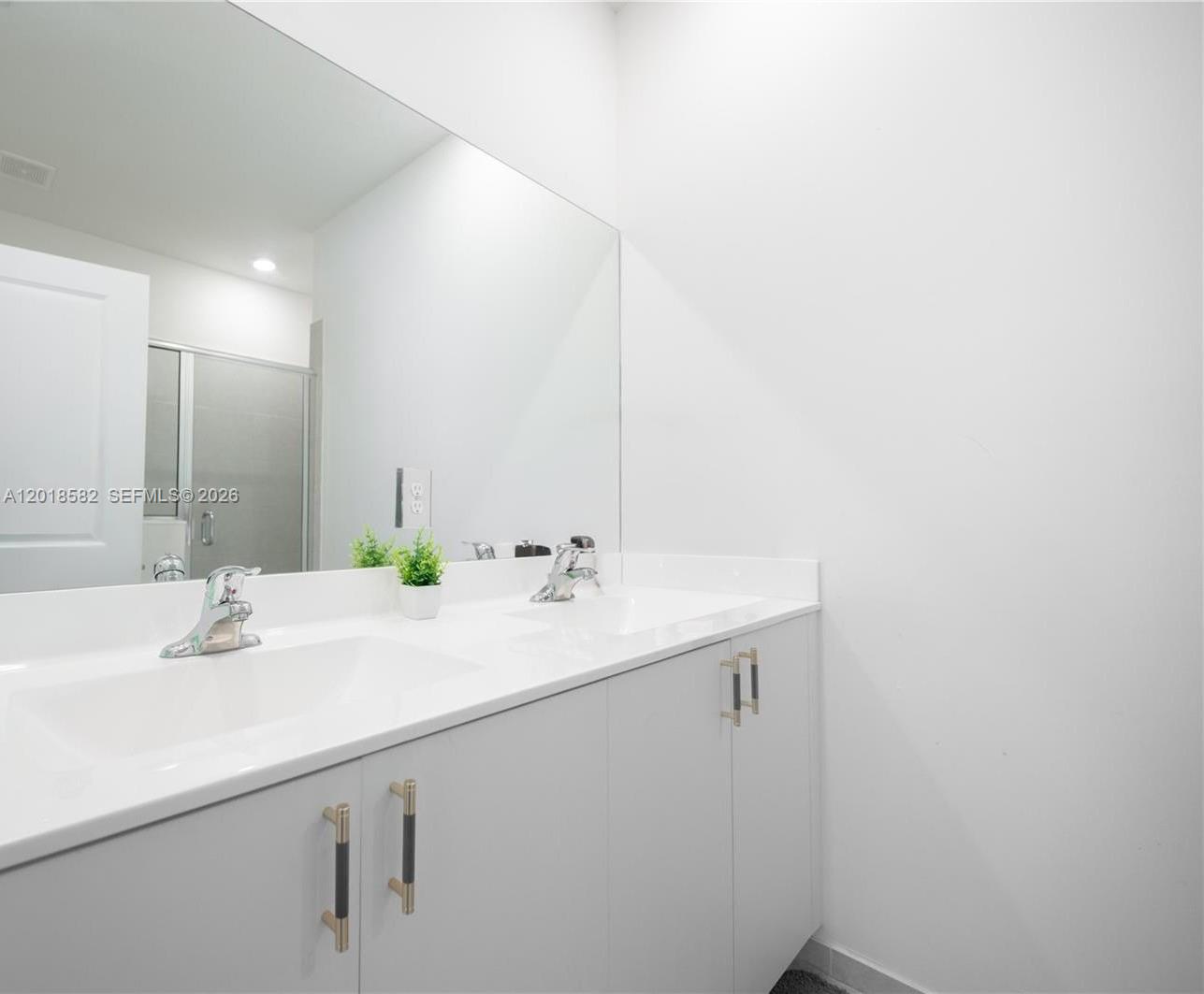 Ver detalles 28510 4 / 3 1827 sq. ft. $ 2026-05-13 0 foto