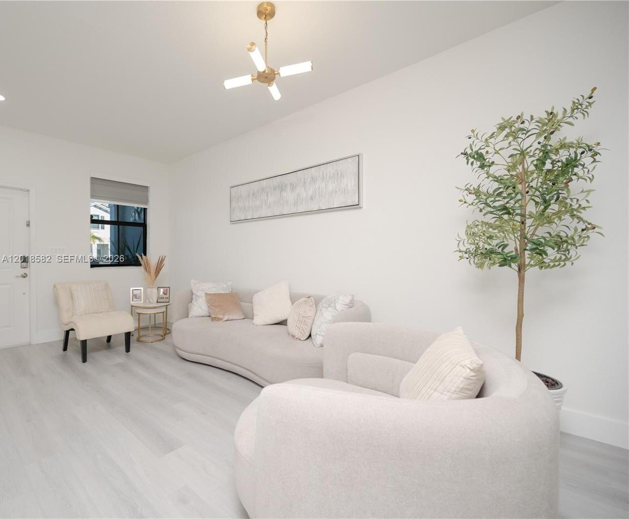 Ver detalles 28510 4 / 3 1827 sq. ft. $ 2026-05-13 0 foto
