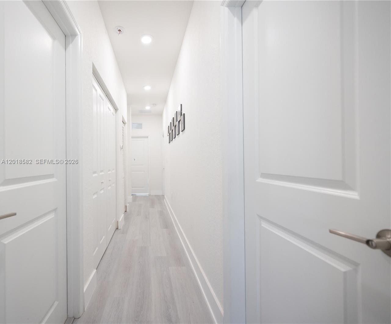 Ver detalles 28510 4 / 3 1827 sq. ft. $ 2026-05-13 0 foto
