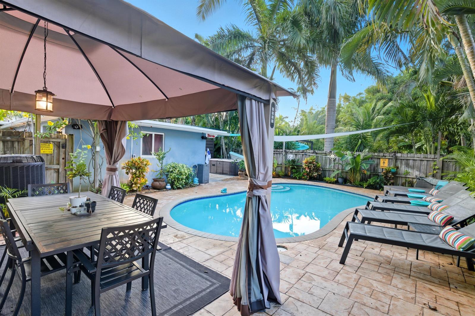 Ver detalles 1-2 / 0 1593 sq. ft. $ 2026-06-05 0 foto