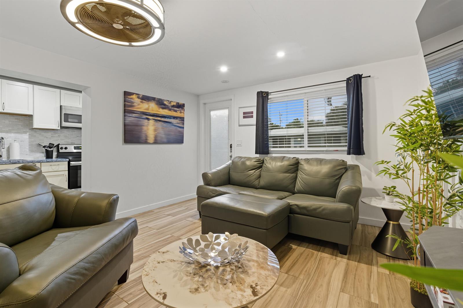 Ver detalles 1-2 / 0 1593 sq. ft. $ 2026-06-05 0 foto