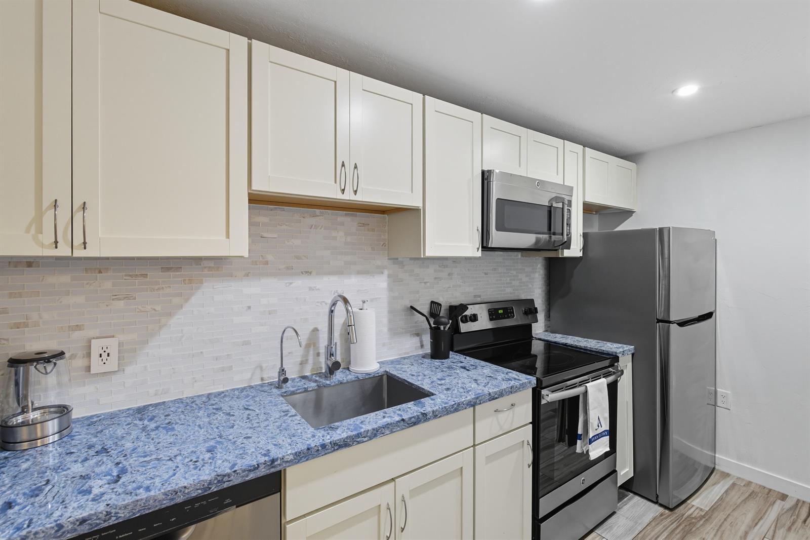 Ver detalles 1-2 / 0 1593 sq. ft. $ 2026-06-05 0 foto