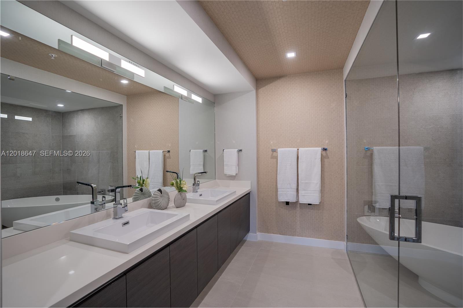 See details 5-1603 3 / 3 1524 sq. ft. $ 2026-05-13 0 Photo