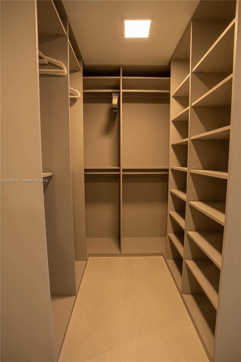 See details 5-1603 3 / 3 1524 sq. ft. $ 2026-05-13 0 Photo
