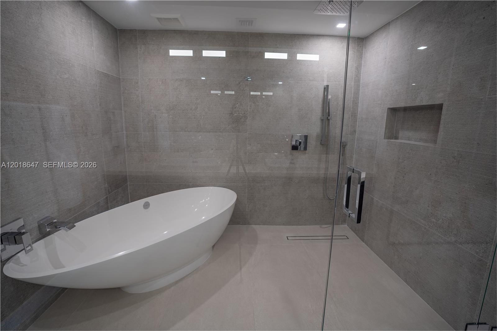 See details 5-1603 3 / 3 1524 sq. ft. $ 2026-05-13 0 Photo
