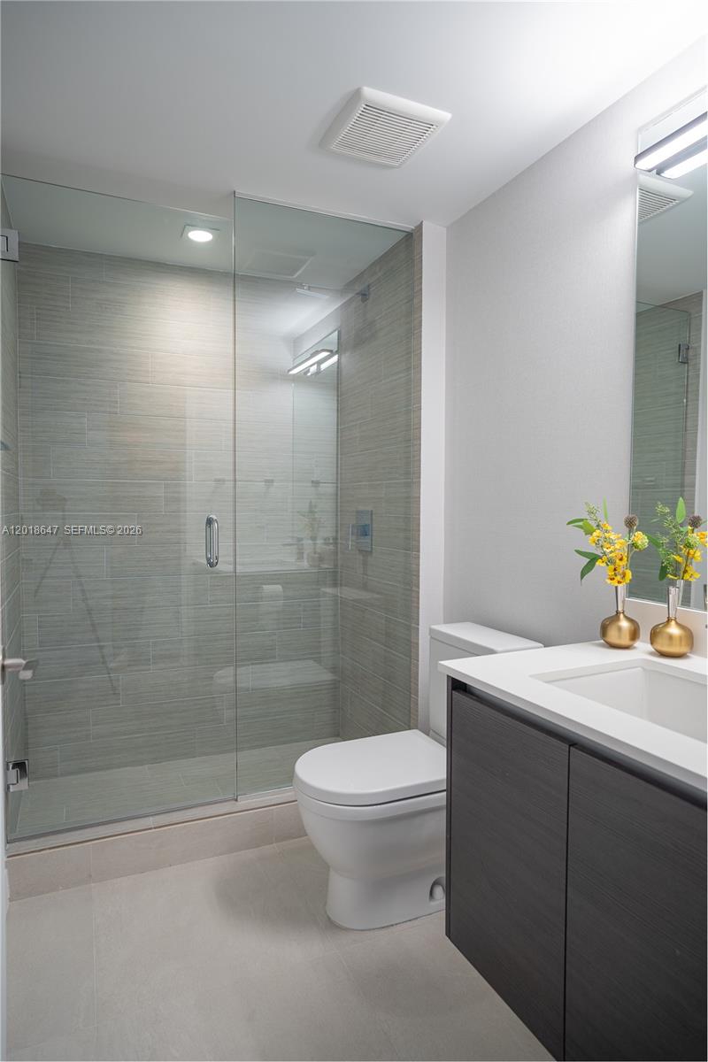See details 5-1603 3 / 3 1524 sq. ft. $ 2026-05-13 0 Photo