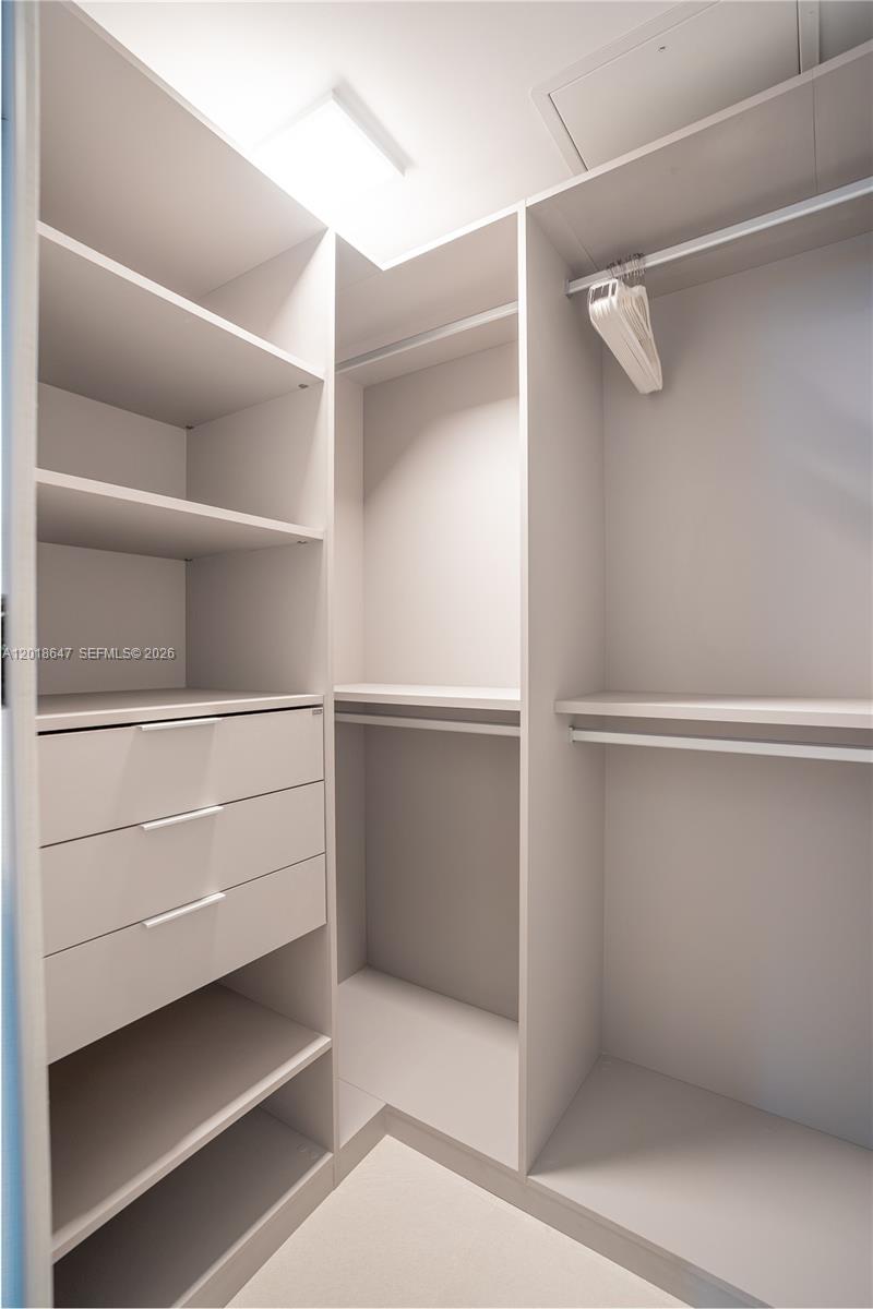 See details 5-1603 3 / 3 1524 sq. ft. $ 2026-05-13 0 Photo