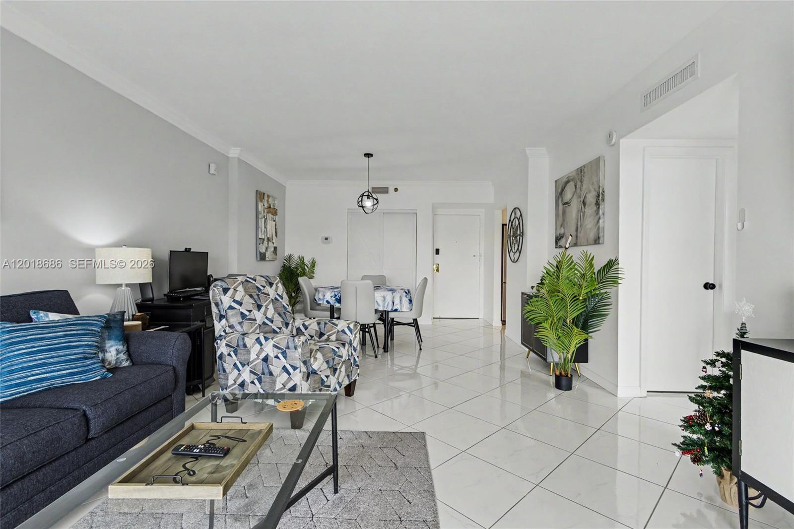 See details 1115 1 / 2 844 sq. ft. $ 2026-05-14 0 Photo