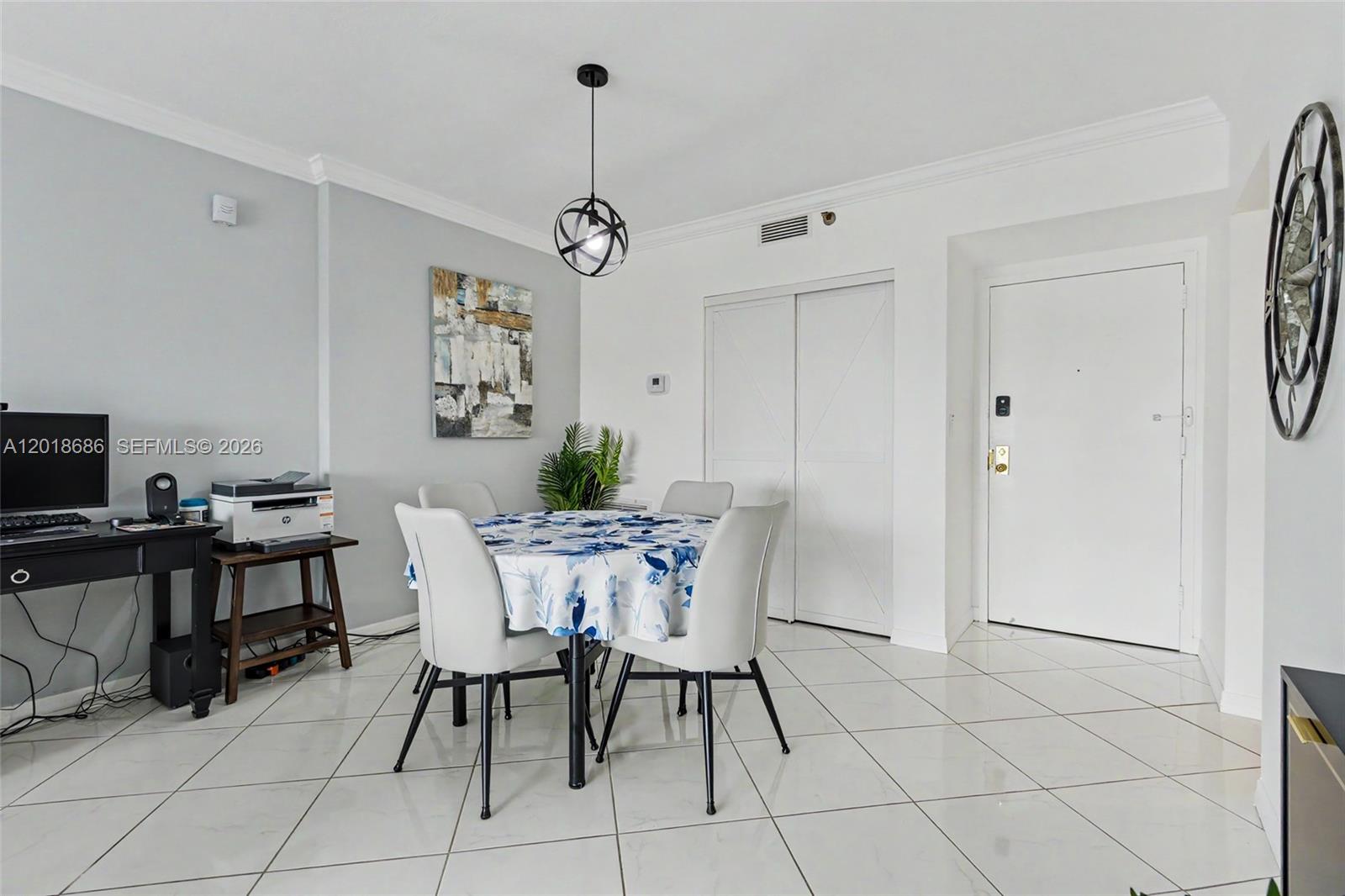 See details 1115 1 / 2 844 sq. ft. $ 2026-05-14 0 Photo
