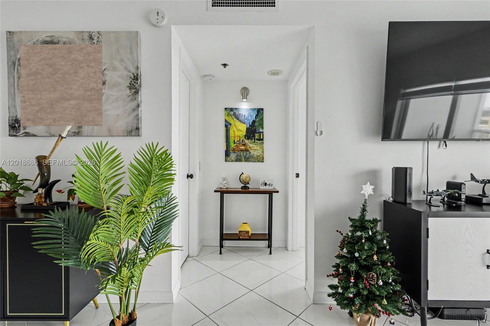 See details 1115 1 / 2 844 sq. ft. $ 2026-05-14 0 Photo