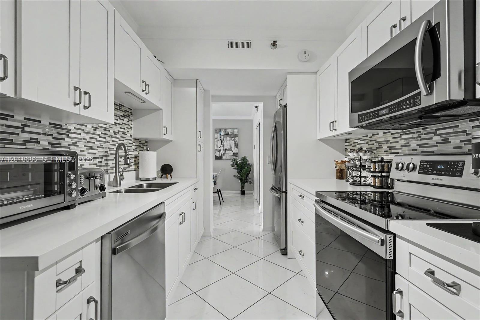See details 1115 1 / 2 844 sq. ft. $ 2026-05-14 0 Photo