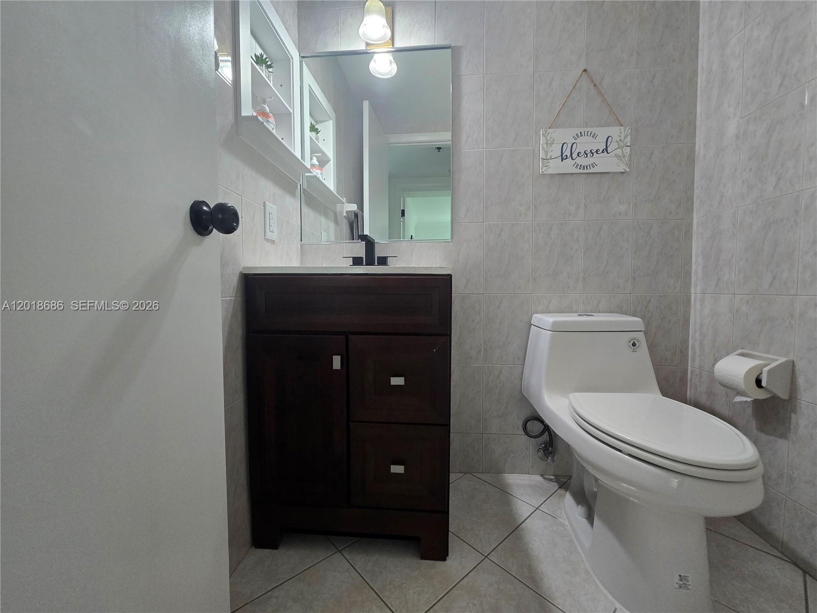 See details 1115 1 / 2 844 sq. ft. $ 2026-05-14 0 Photo