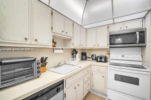 4D 1 / 2 870 sq. ft. $ 2026-05-13 0 Photo