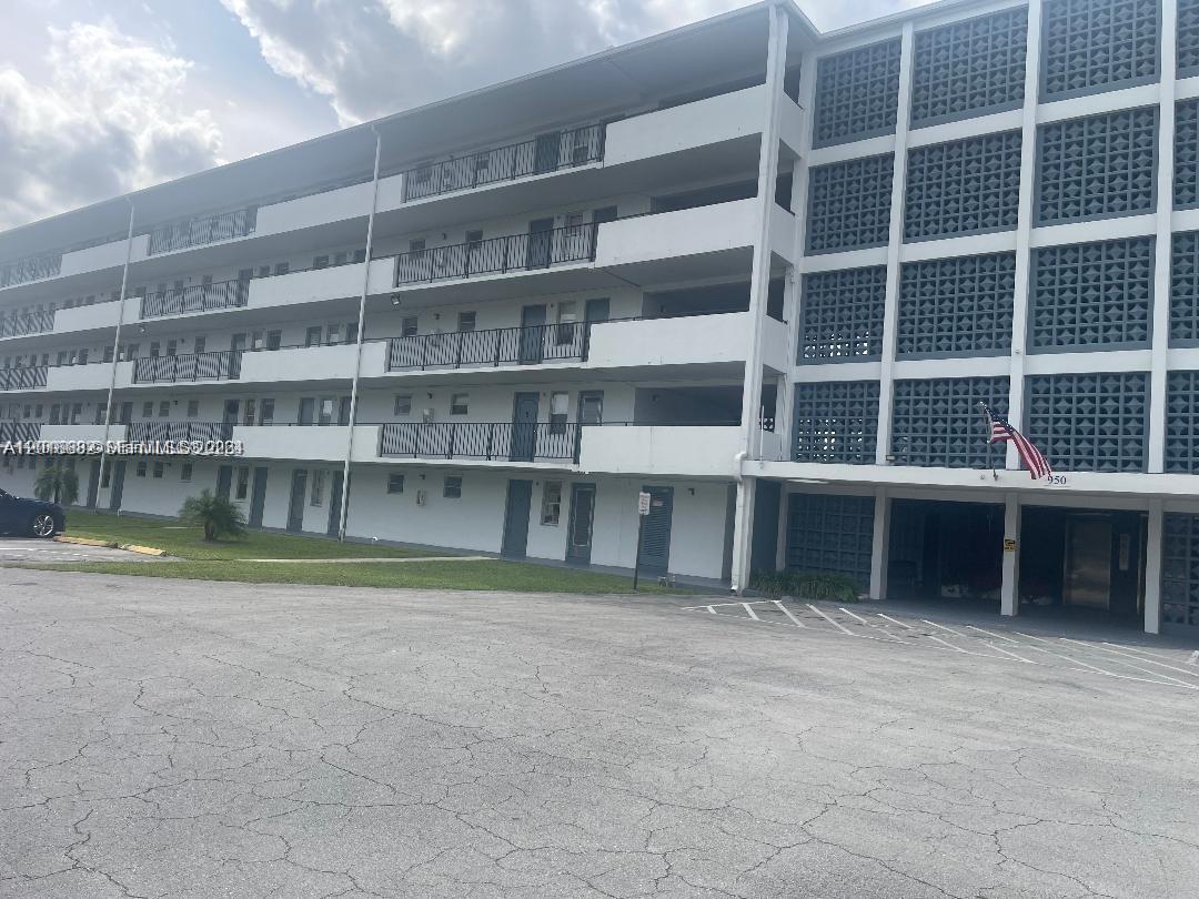 See details 503 1 / 2 775 sq. ft. $ 2026-05-14 0 Photo