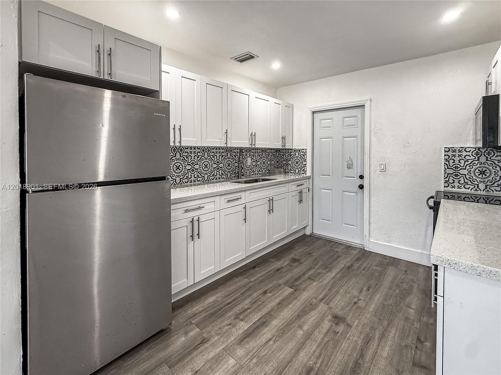 See details / 2976 sq. ft. $ 2026-05-14 0 Photo