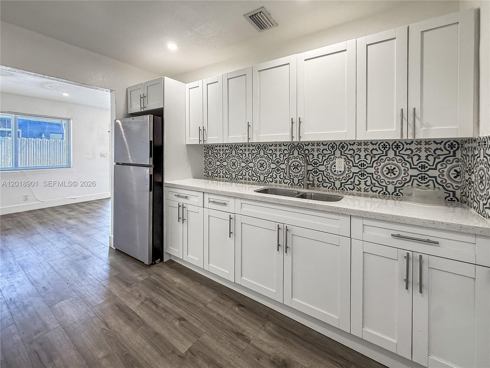 See details / 2976 sq. ft. $ 2026-05-14 0 Photo